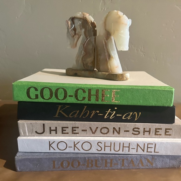 📚 🏆 Luxury Phoenetic Designer Decor Books (ONE) - Picture 10 of 10